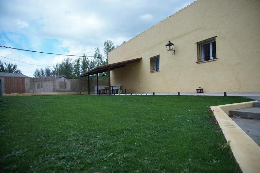 La Casa Del Rio Villa Granja Llumes Eksteriør billede